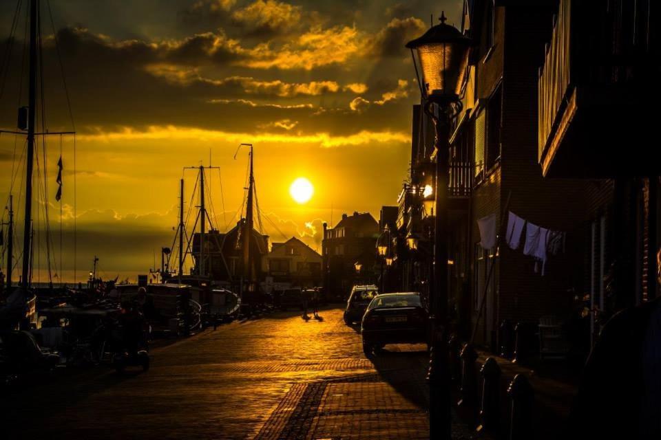 Bed and Breakfast Zicht Op Zee Urk Exterior foto